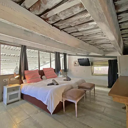 Quartz Holiday home *